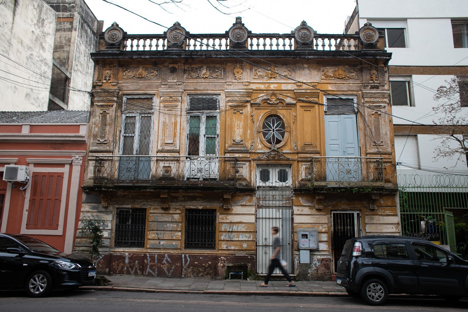 Prefeitura cria cadastro para identificar imóveis abandonados em Porto Alegre: estudos estimam mais de 100 mil