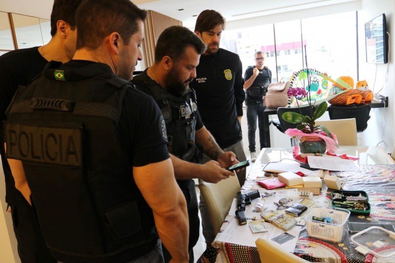 Polícia Civil indicia 34 pessoas por suspeitas de fraudes milionárias na Educação em Porto Alegre