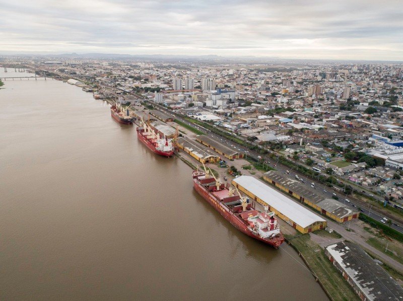 Porto Alegre: grupo de Santa Catarina arremata por R$ 10 mil o que resta do porto