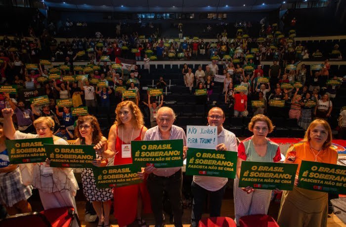 “Carta de Porto Alegre” propõe frente global em defesa da democracia